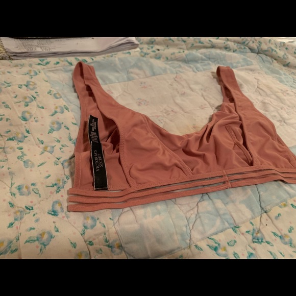 Bundle of Victoria’s Secret Bralettes.One blush bralette. One strapless floral! - Picture 6 of 10